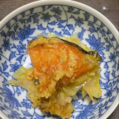 生姜の香りが効いた味噌だれが、鮭とじゃがいもによく合い美味しかったです。